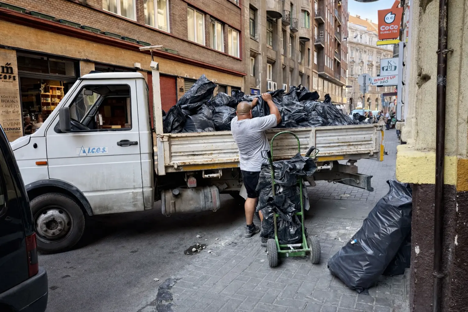 Konténer nélküli sittszállítás szűk helyről Dunakeszin